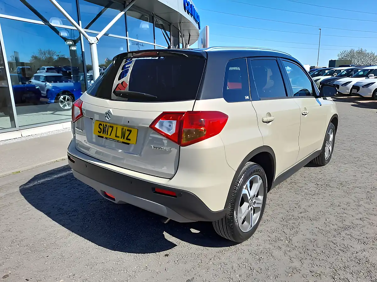 Used 2017 Suzuki Vitara SZ5 Cream/Black - Interior and Exterior details 9