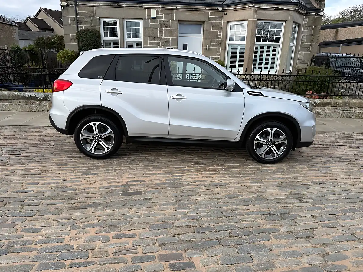 Used 2017 Suzuki Vitara SZ5 Silky Silver - Interior and Exterior details 6