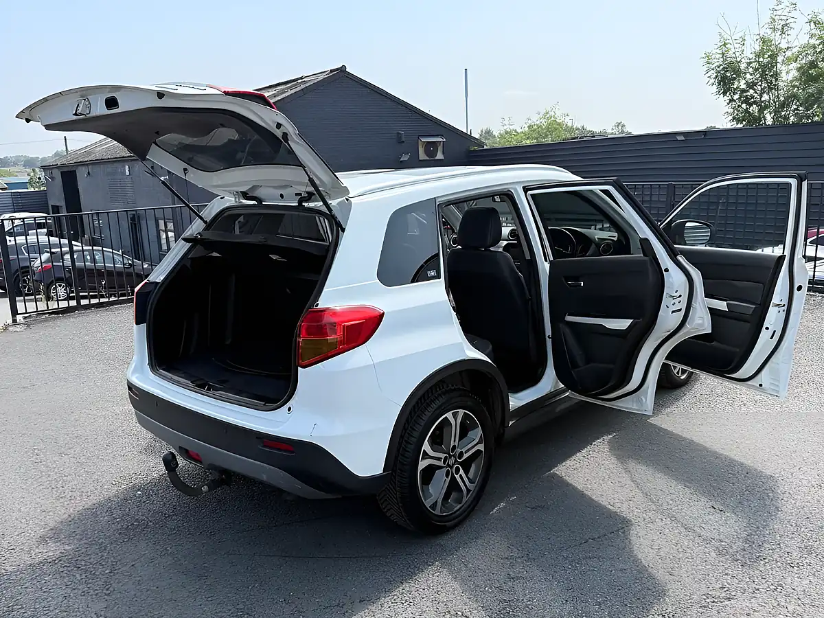 Used 2017 Suzuki Vitara SZ5 White - Interior and Exterior details 10
