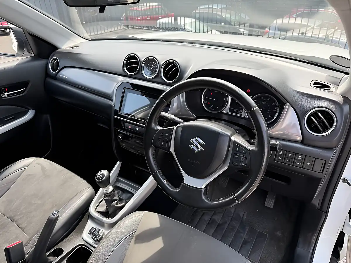 Used 2017 Suzuki Vitara SZ5 White - Interior and Exterior details 12