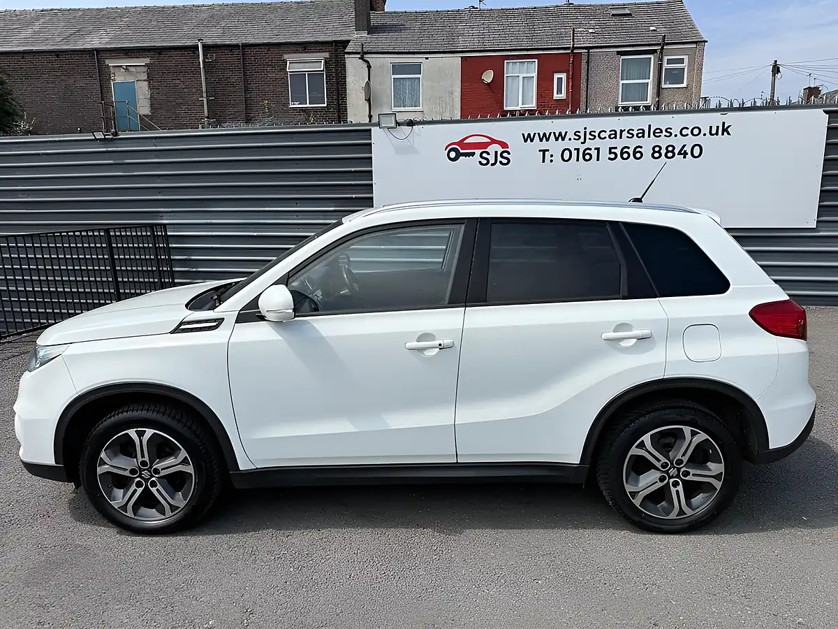 Used 2017 Suzuki Vitara SZ5 White - Interior and Exterior details 8