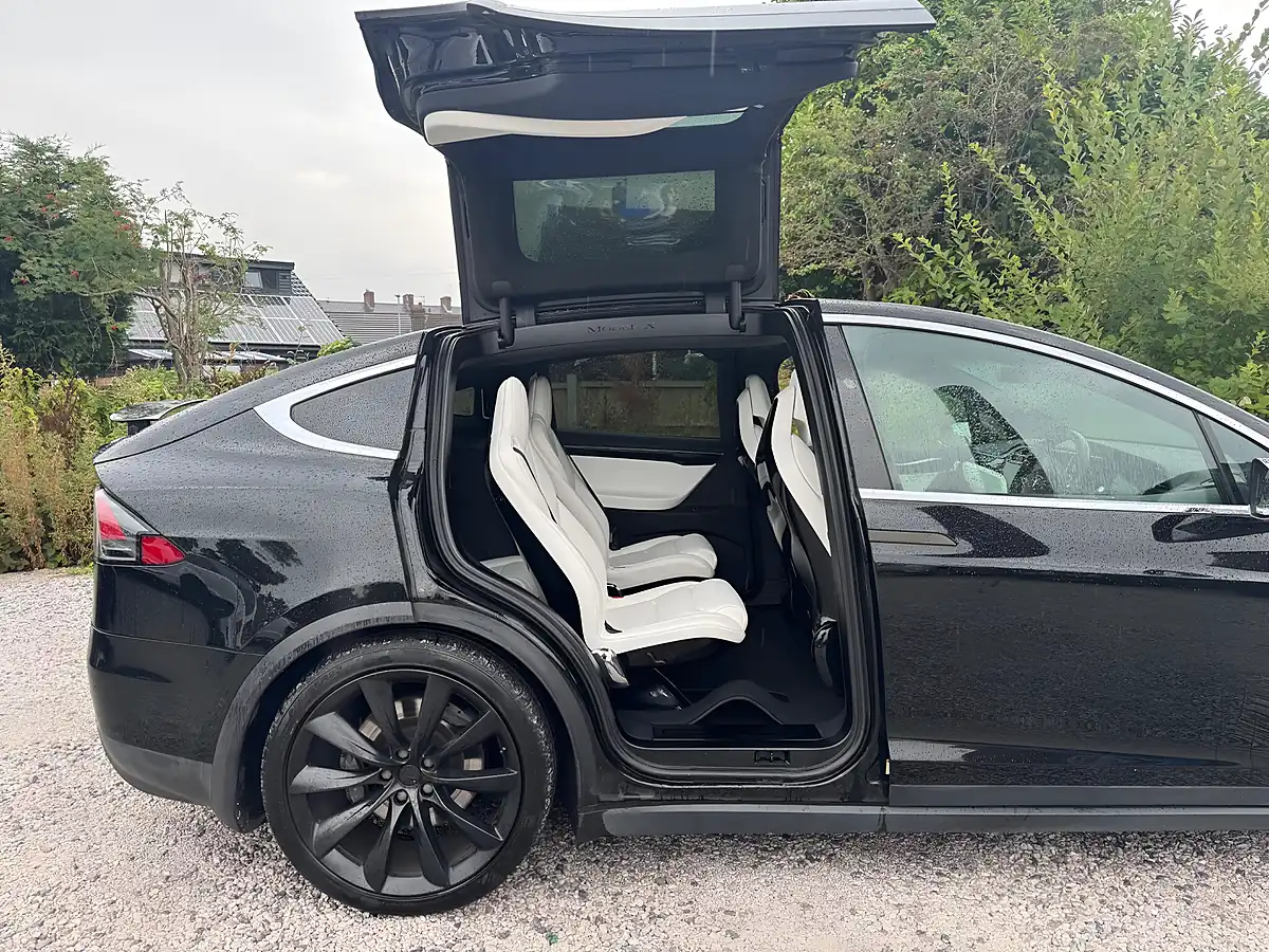 Used 2017 Tesla Model X Black - Interior and Exterior details 11