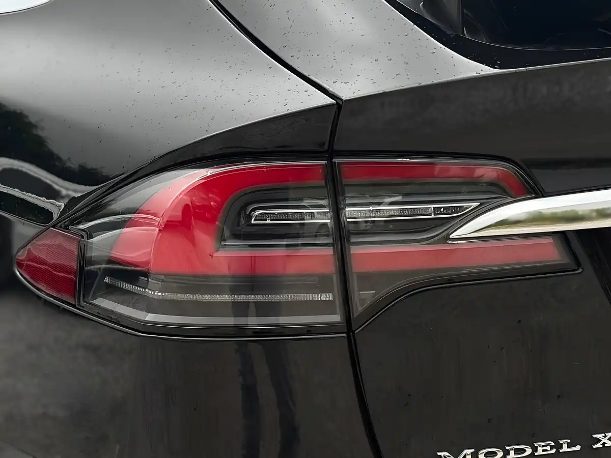 Used 2017 Tesla Model X Black - Interior and Exterior details 17