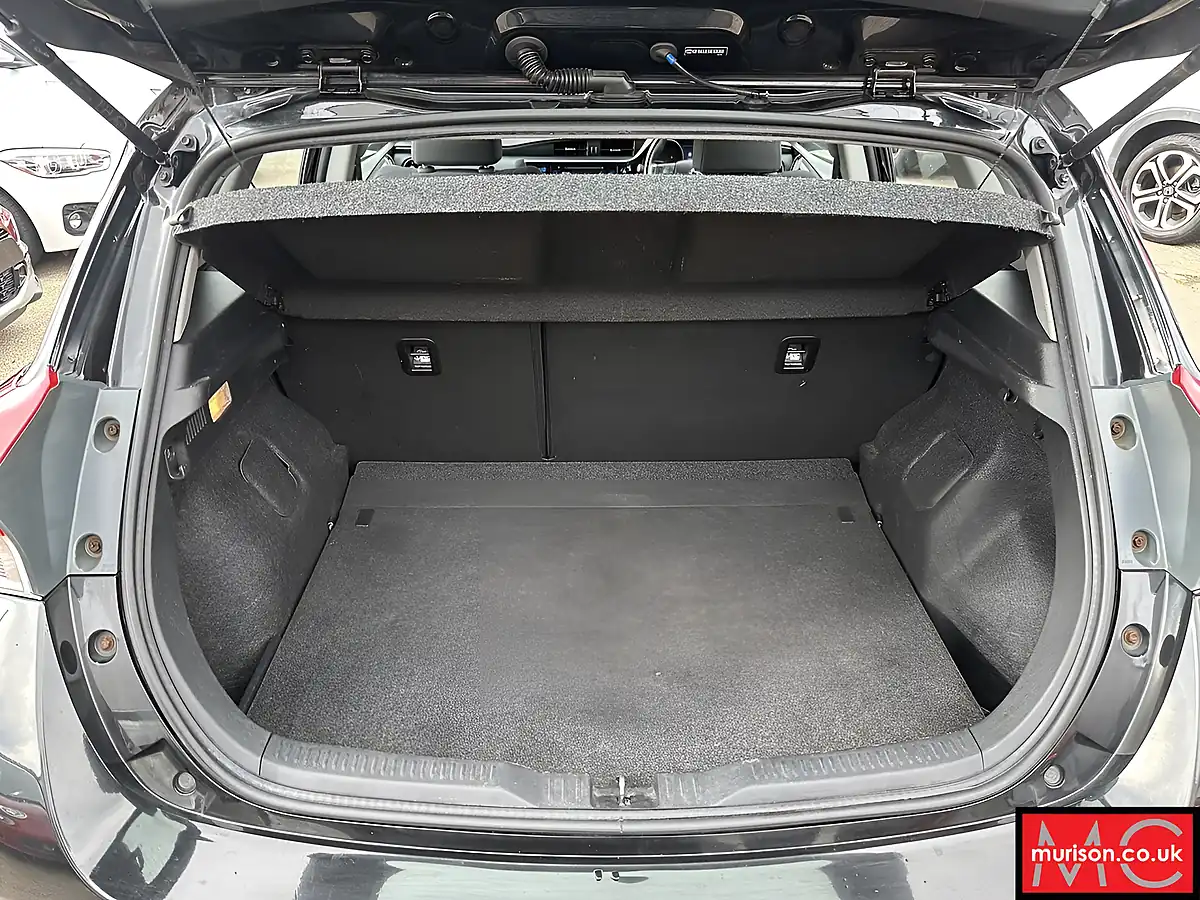 Used 2017 Toyota Auris Business Edition Black - Interior and Exterior details 10
