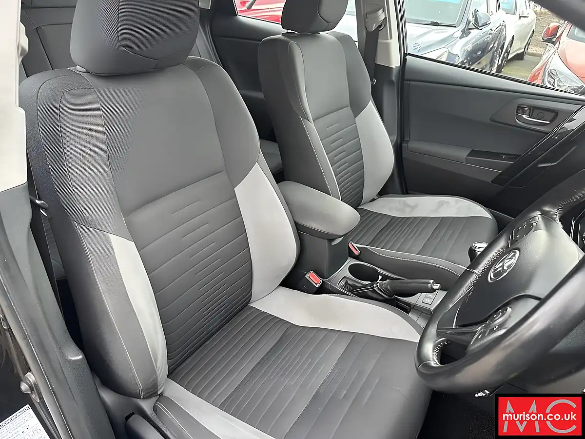 Used 2017 Toyota Auris Business Edition Black - Interior and Exterior details 12