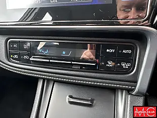 Used 2017 Toyota Auris Business Edition Black - Interior and Exterior details 16