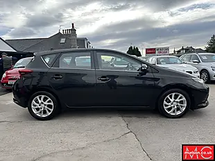 Used 2017 Toyota Auris Business Edition Black - Interior and Exterior details 5