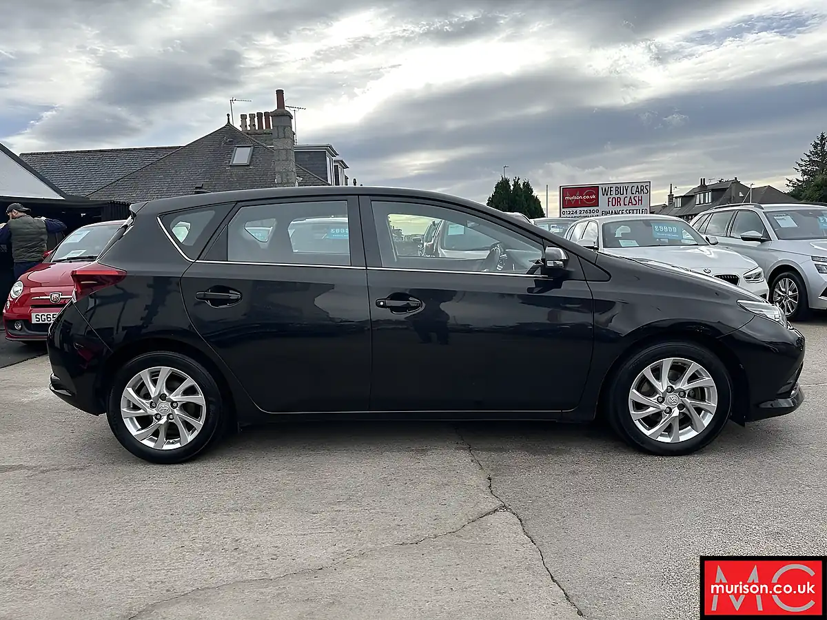 Used 2017 Toyota Auris Business Edition Black - Interior and Exterior details 5