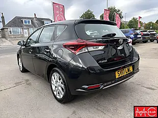Used 2017 Toyota Auris Business Edition Black - Interior and Exterior details 7