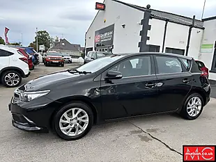 Used 2017 Toyota Auris Business Edition Black - Interior and Exterior details 8