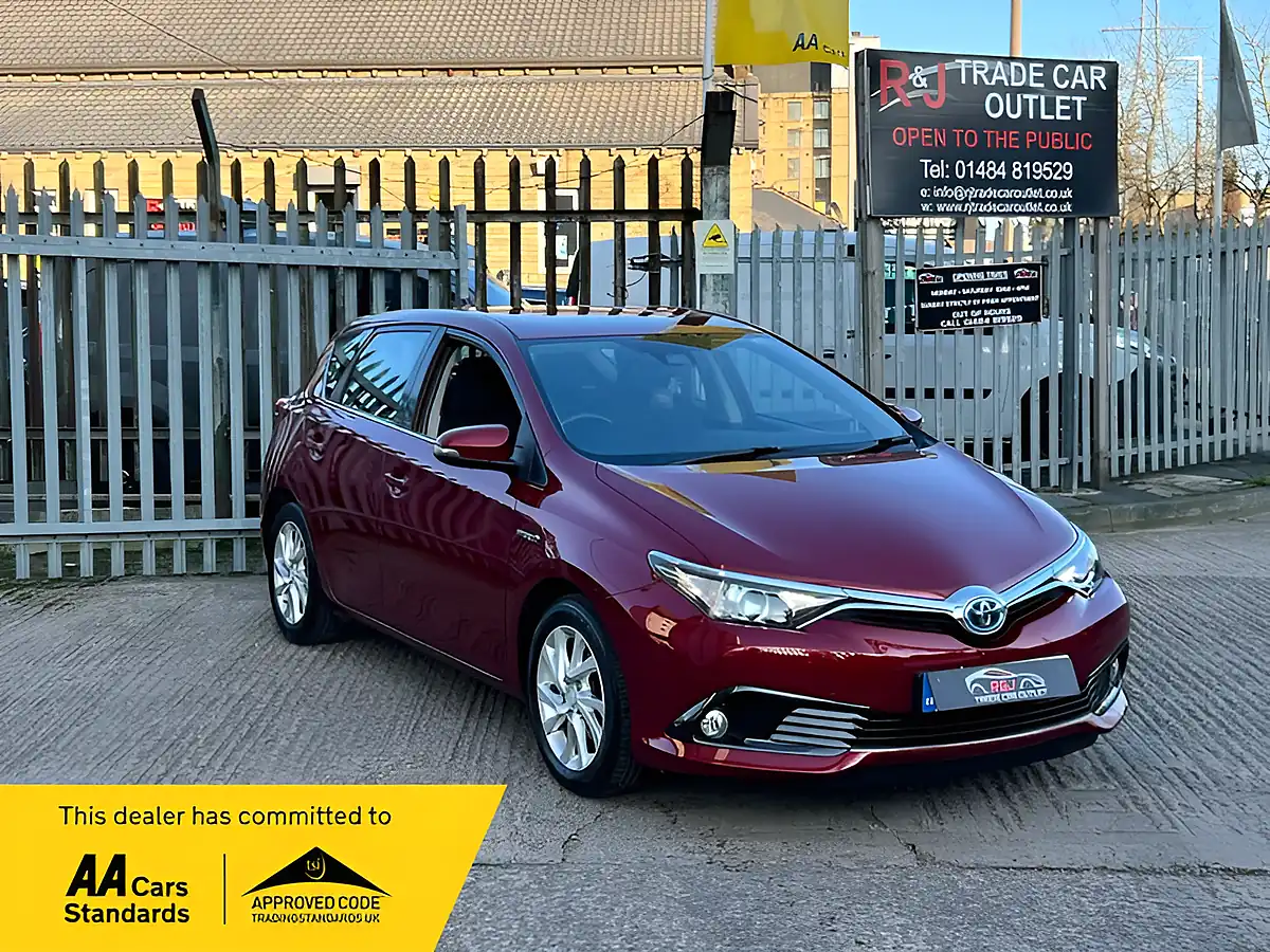 Used 2017 Toyota Auris Business Edition Tss Red - Front View