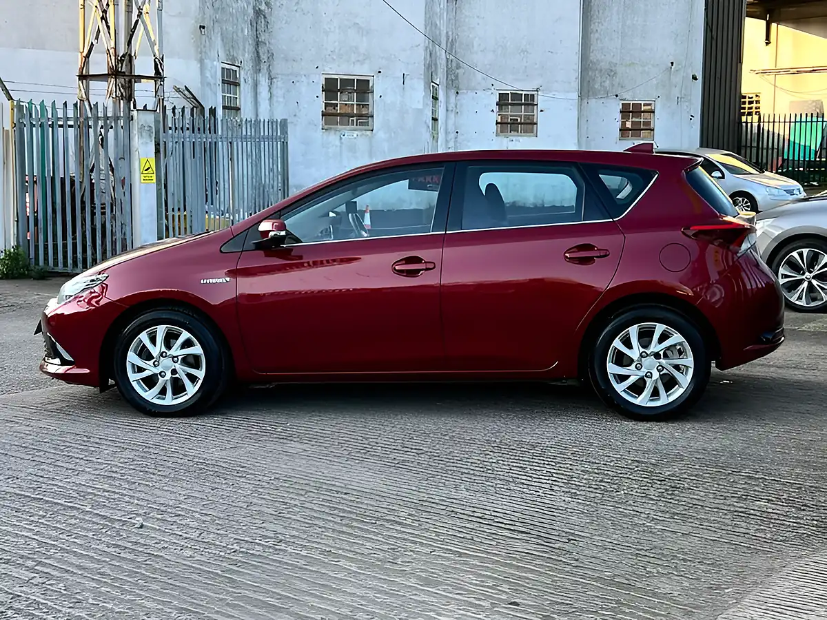 Used 2017 Toyota Auris Business Edition Tss Red - Interior and Exterior details 15