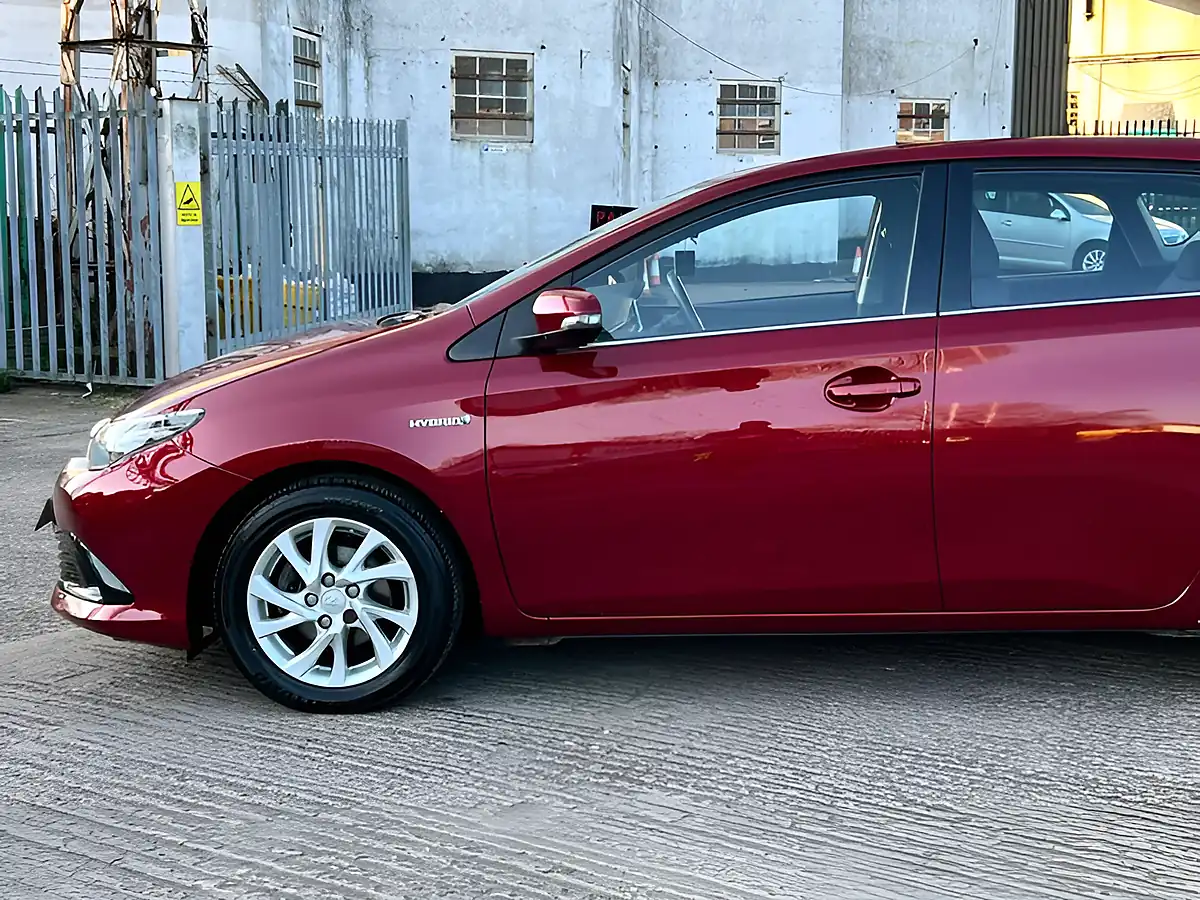 Used 2017 Toyota Auris Business Edition Tss Red - Interior and Exterior details 16