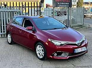 Used 2017 Toyota Auris Business Edition Tss Red - Interior and Exterior details 4