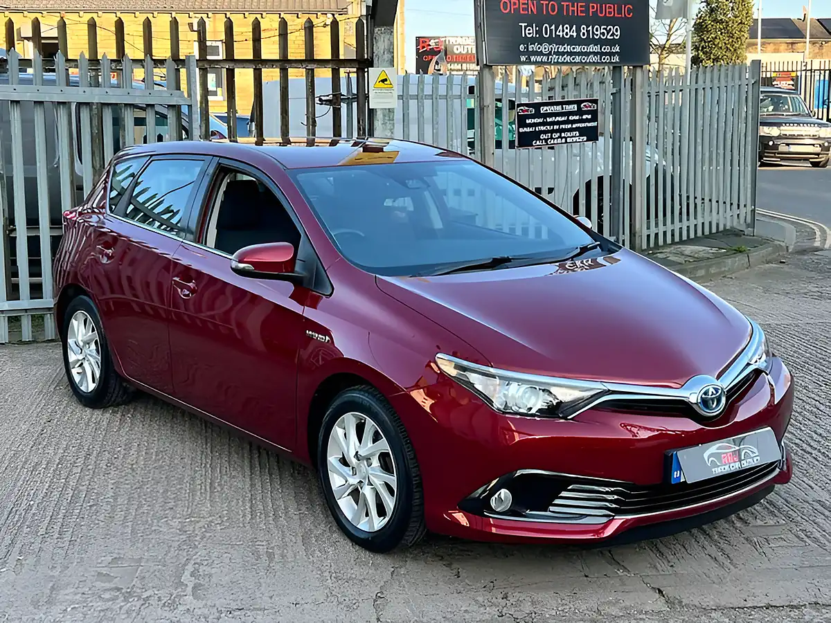 Used 2017 Toyota Auris Business Edition Tss Red - Interior and Exterior details 4