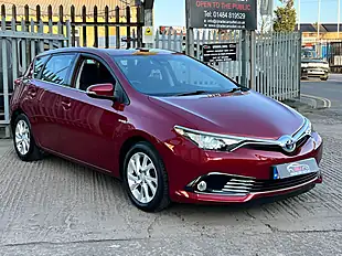 Used 2017 Toyota Auris Business Edition Tss Red - Interior and Exterior details 5