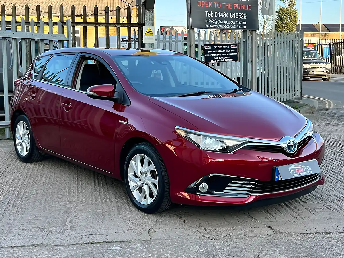 Used 2017 Toyota Auris Business Edition Tss Red - Interior and Exterior details 5
