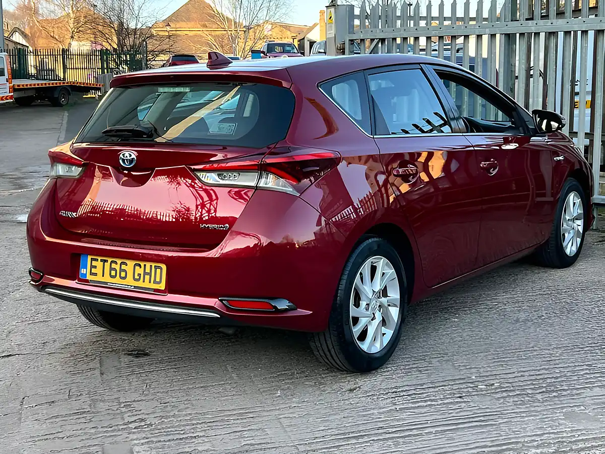 Used 2017 Toyota Auris Business Edition Tss Red - Interior and Exterior details 9