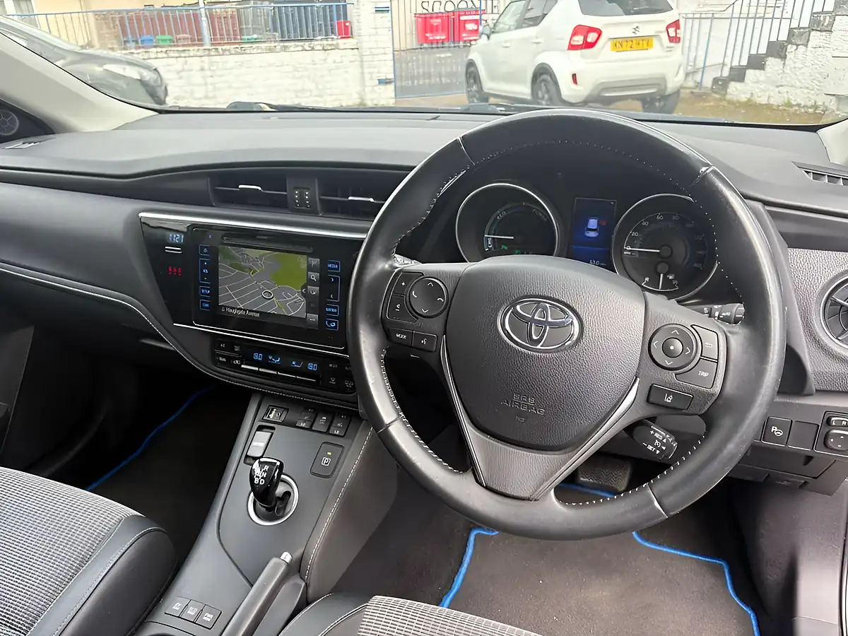 Used 2017 Toyota Auris Excel Bronze - Interior and Exterior details 15