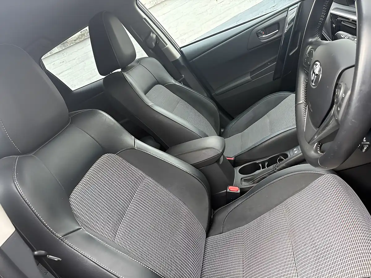 Used 2017 Toyota Auris Excel Bronze - Interior and Exterior details 17