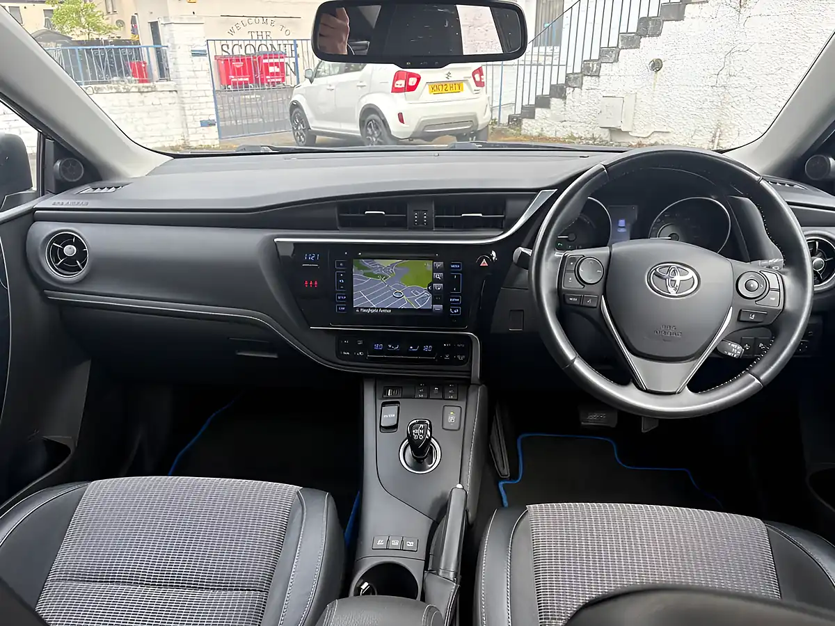Used 2017 Toyota Auris Excel Bronze - Interior and Exterior details 20