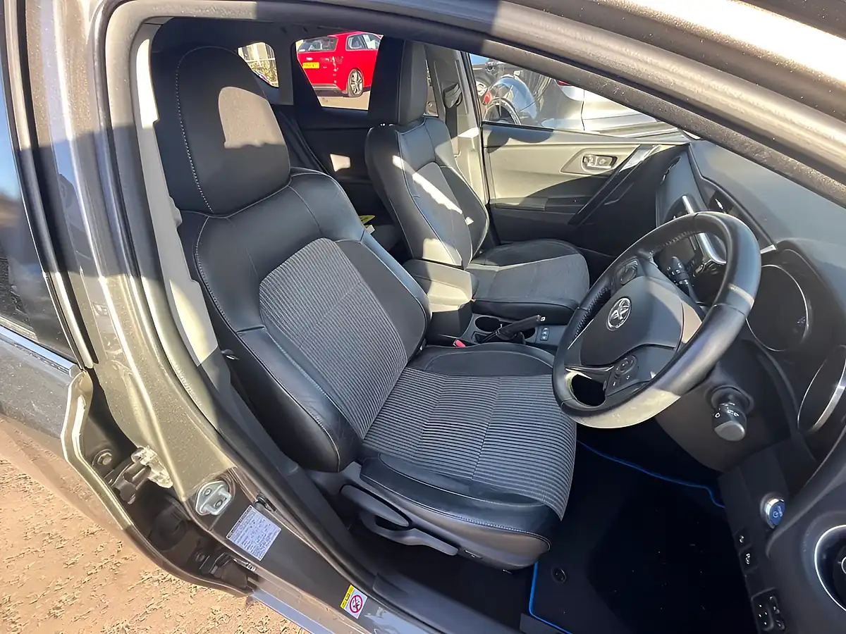 Used 2017 Toyota Auris Excel Bronze - Interior and Exterior details 9