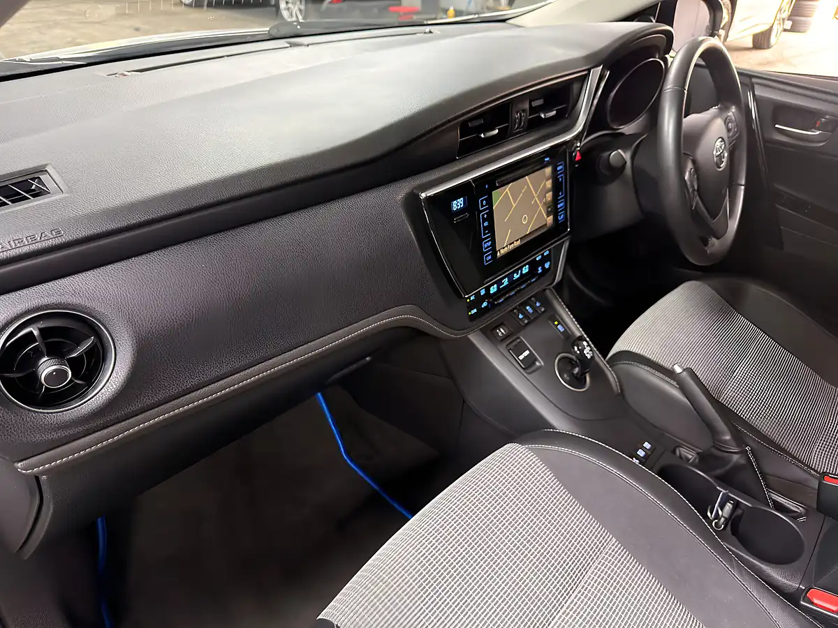 Used 2017 Toyota Auris Excel Pearl White - Interior and Exterior details 10