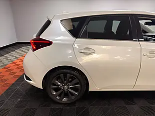Used 2017 Toyota Auris Excel Pearl White - Interior and Exterior details 15