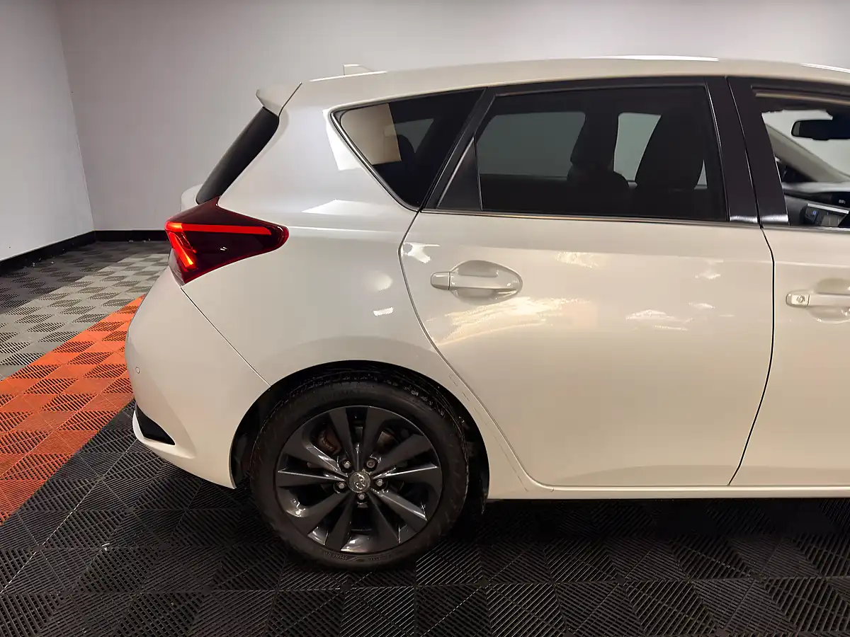 Used 2017 Toyota Auris Excel Pearl White - Interior and Exterior details 15