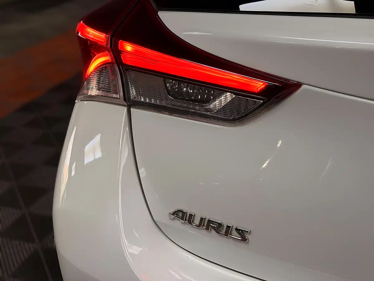 Used 2017 Toyota Auris Excel Pearl White - Interior and Exterior details 18