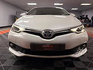 Used 2017 Toyota Auris Excel Pearl White - Interior and Exterior details 2