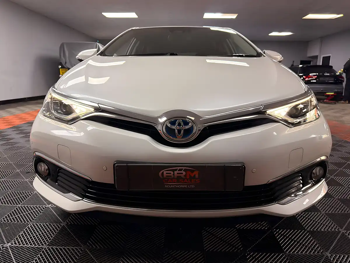 Used 2017 Toyota Auris Excel Pearl White - Interior and Exterior details 2