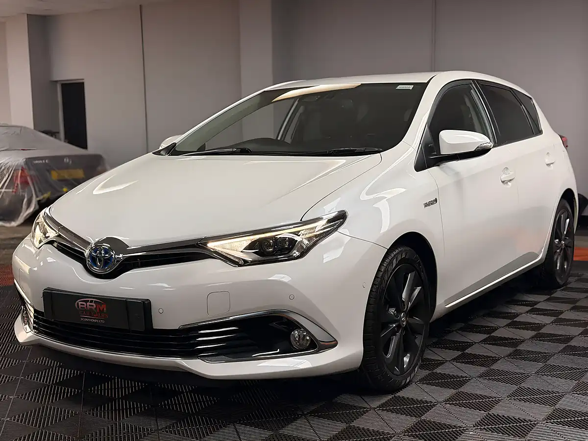 Used 2017 Toyota Auris Excel Pearl White - Interior and Exterior details 3