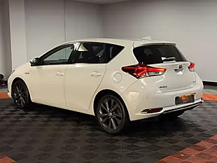 Used 2017 Toyota Auris Excel Pearl White - Interior and Exterior details 4