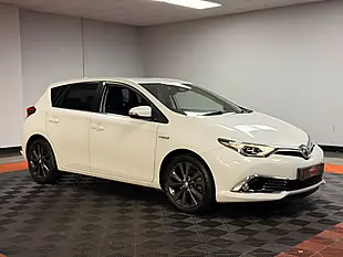Used 2017 Toyota Auris Excel Pearl White - Interior and Exterior details 5