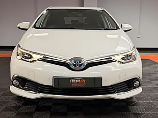 Used 2017 Toyota Auris Excel Pearl White - Interior and Exterior details 6
