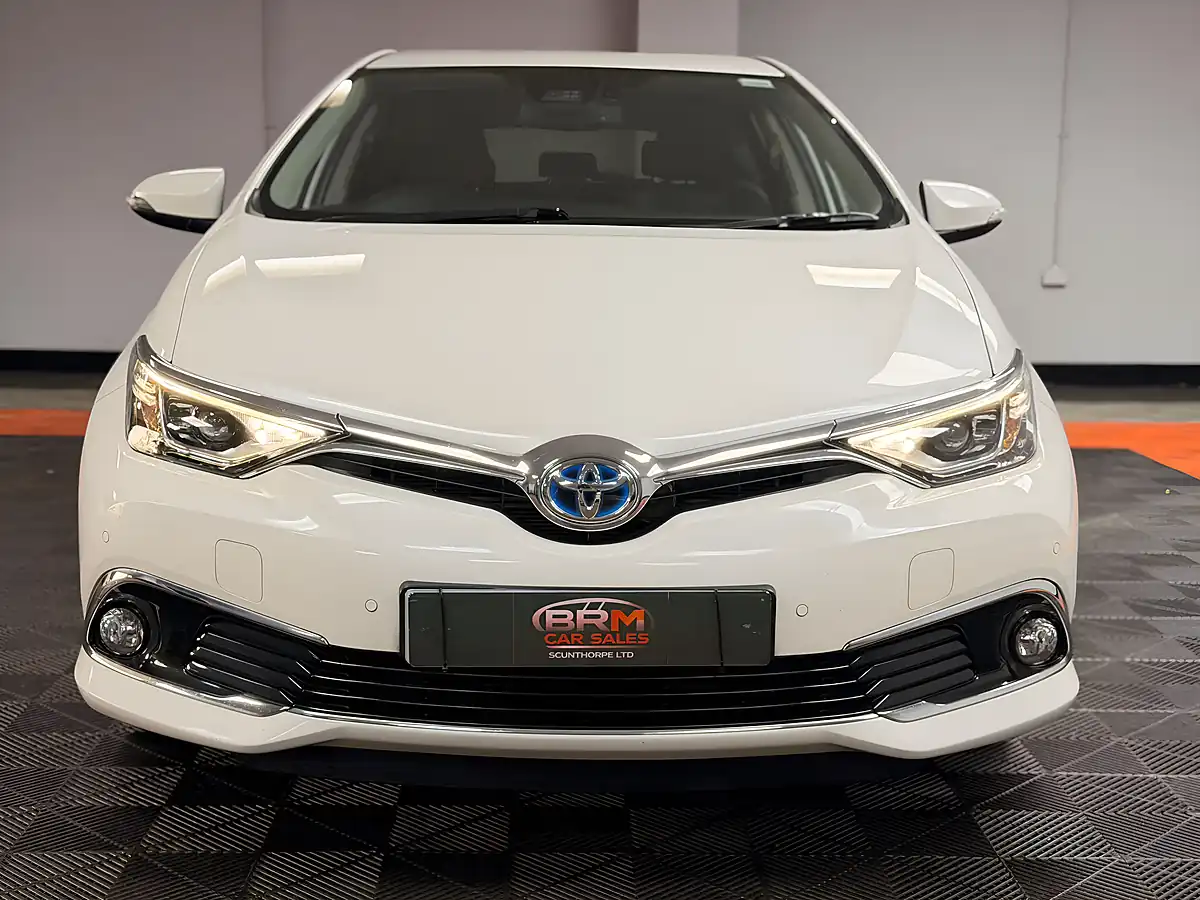 Used 2017 Toyota Auris Excel Pearl White - Interior and Exterior details 6