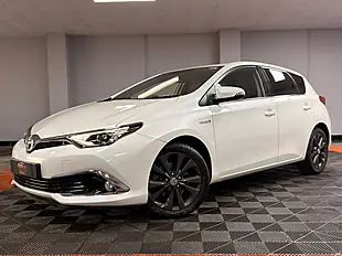 Used 2017 Toyota Auris Excel Pearl White - Interior and Exterior details 7