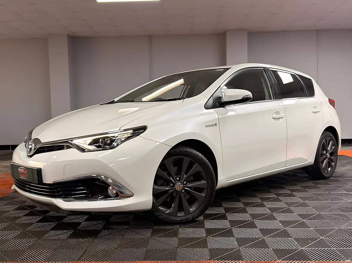 Used 2017 Toyota Auris Excel Pearl White - Interior and Exterior details 7
