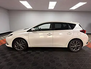 Used 2017 Toyota Auris Excel Pearl White - Interior and Exterior details 8