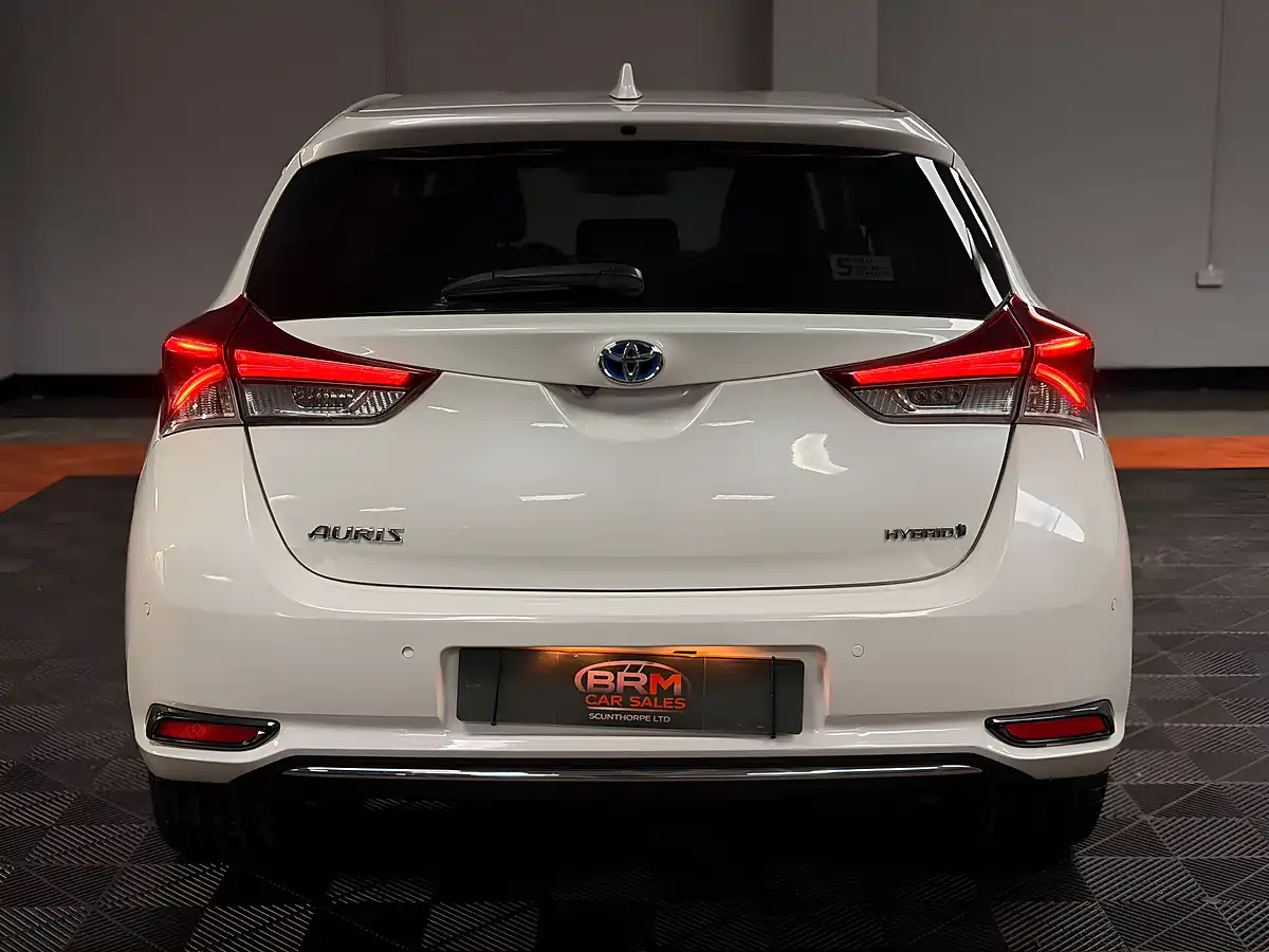 Used 2017 Toyota Auris Excel Pearl White - Interior and Exterior details 9