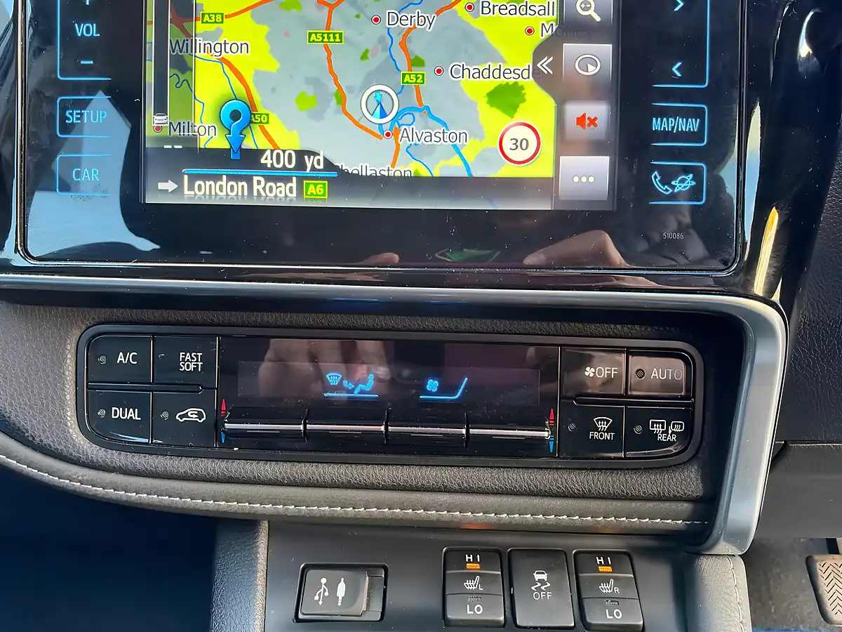 Used 2017 Toyota Auris Excel Platinum Bronze - Interior and Exterior details 16