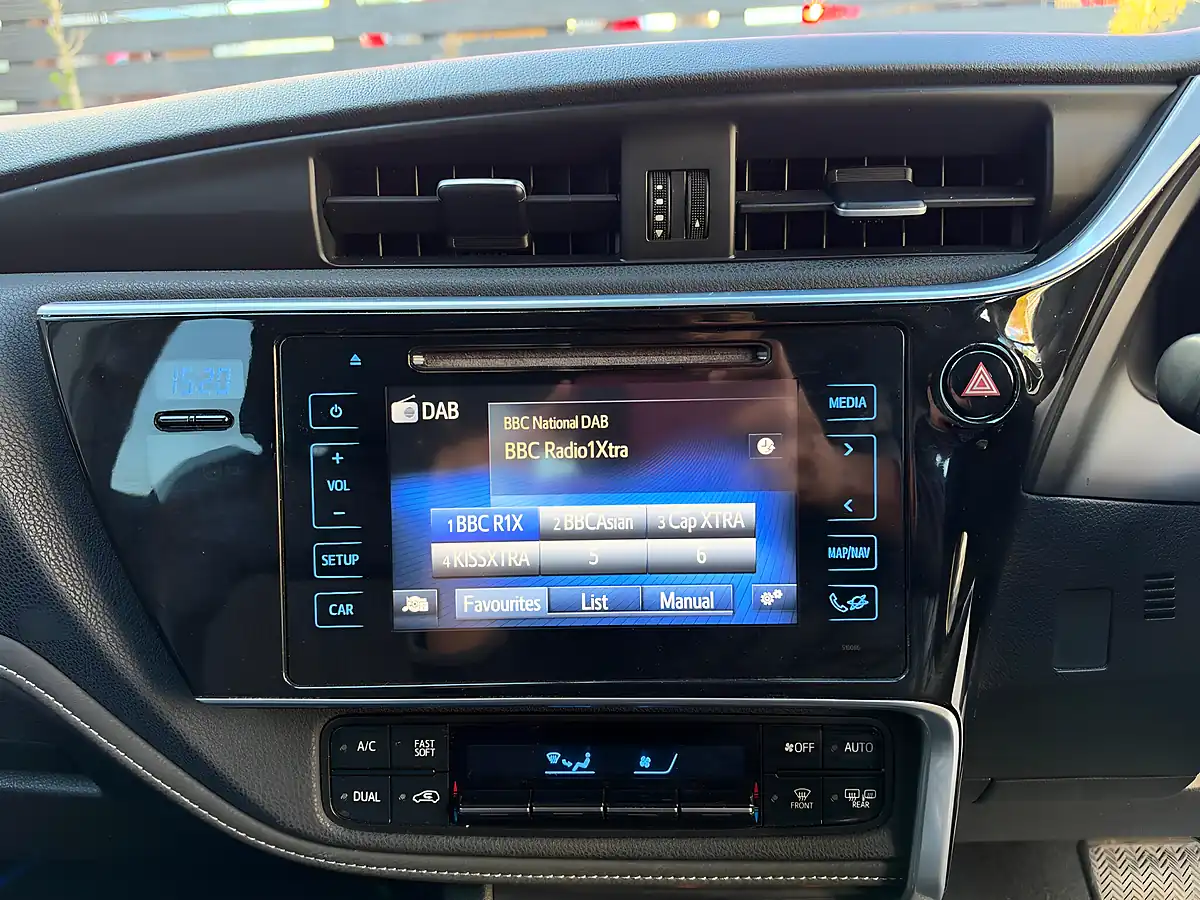Used 2017 Toyota Auris Excel Platinum Bronze - Interior and Exterior details 17