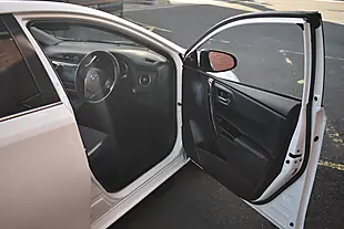 Used 2017 Toyota Auris Excel Pure White - Interior and Exterior details 11