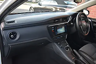 Used 2017 Toyota Auris Excel Pure White - Interior and Exterior details 13
