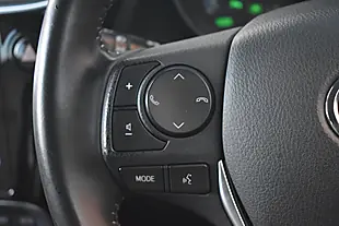 Used 2017 Toyota Auris Excel Pure White - Interior and Exterior details 16