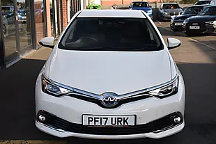 Used 2017 Toyota Auris Excel Pure White - Interior and Exterior details 3