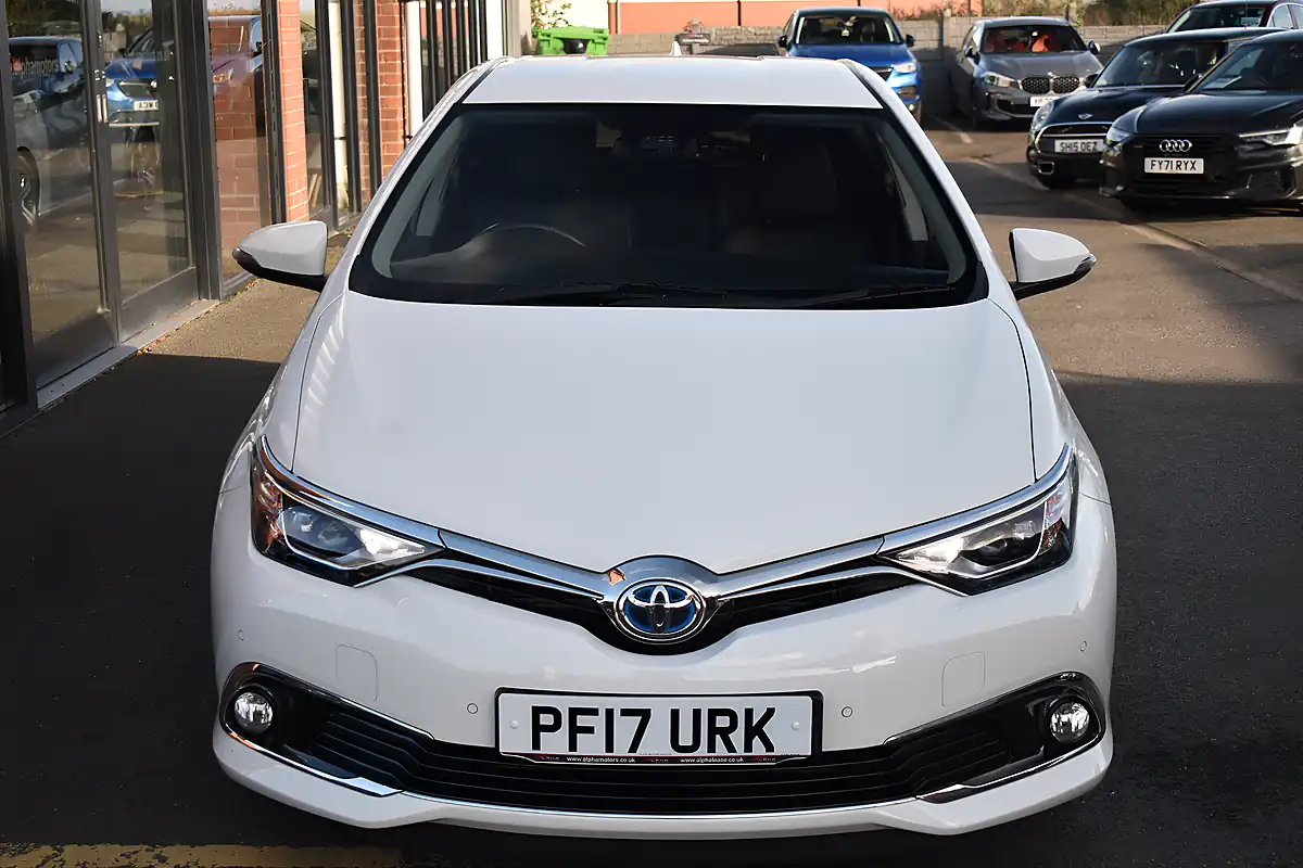 Used 2017 Toyota Auris Excel Pure White - Interior and Exterior details 3