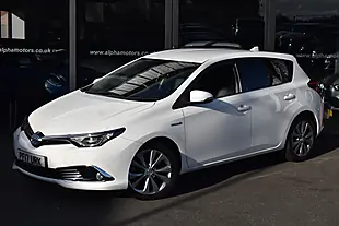 Used 2017 Toyota Auris Excel Pure White - Interior and Exterior details 4