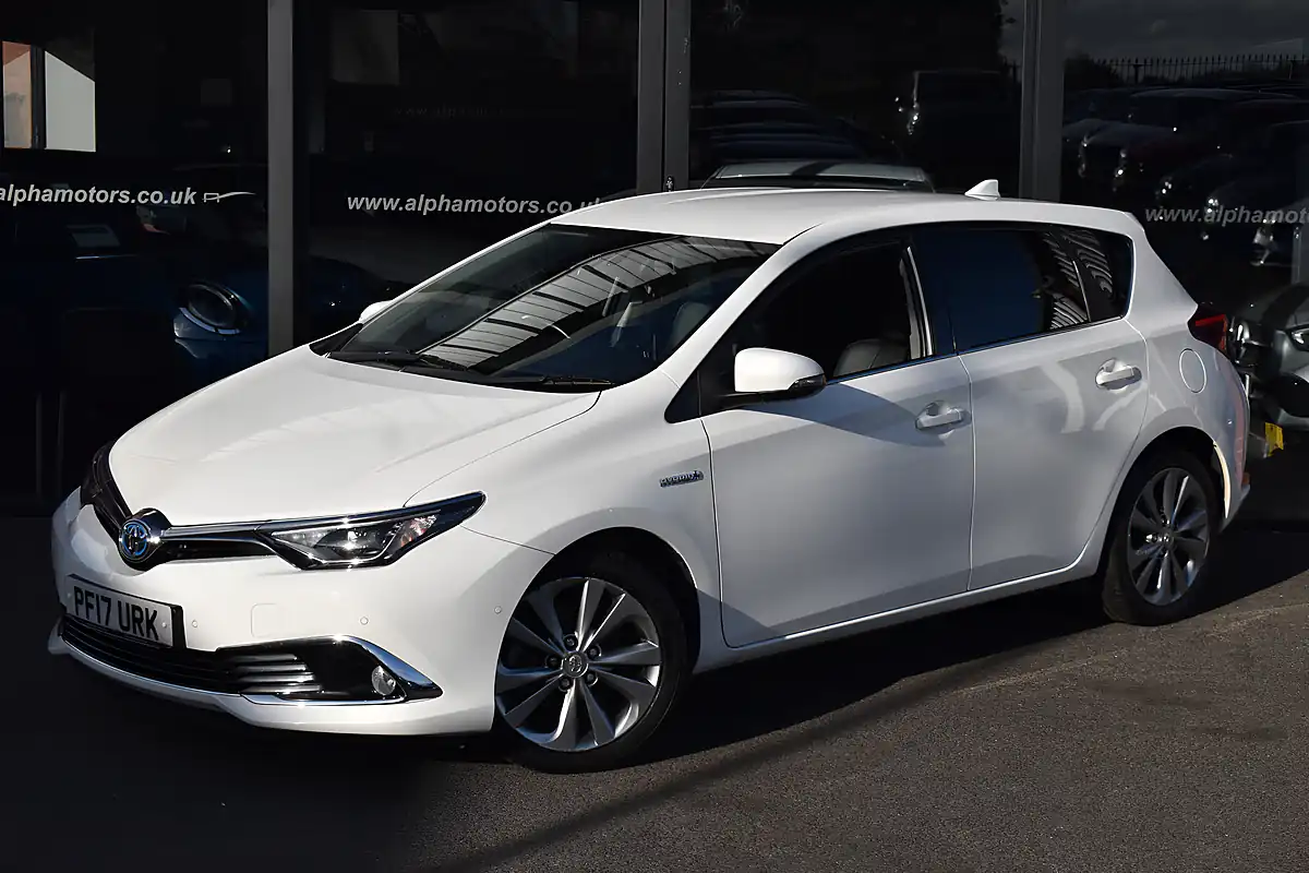 Used 2017 Toyota Auris Excel Pure White - Interior and Exterior details 4